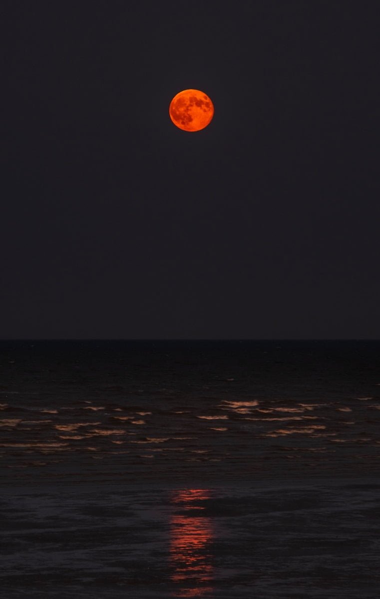 body of water during fullmoon